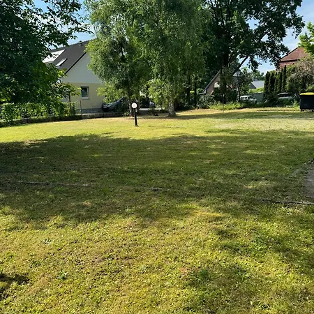 Fc-apartmenthaus Mit Grossem Garten Und Pkw Stellflaechen In