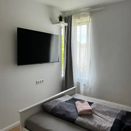 Апартаменты Fc-apartmenthaus Mit Grossem Garten Und Pkw Stellflaechen In Фалькензе