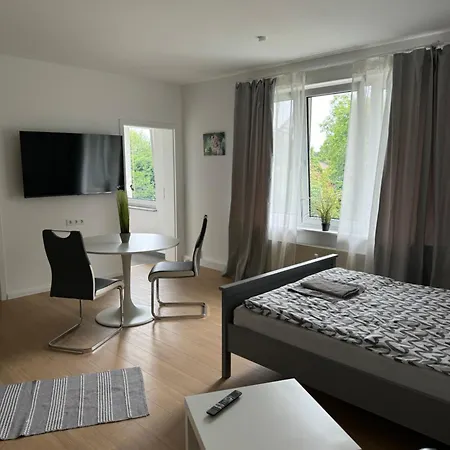 Fc-apartmenthaus Mit Grossem Garten Und Pkw Stellflaechen In *
