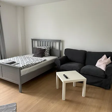 Fc-apartmenthaus Mit Grossem Garten Und Pkw Stellflaechen In Фалькензе
